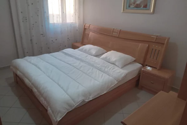 Shtepi me qera Apartament ne Tirane, 2+1, Mobilimi E mobiluar, Pagesa 70,000  Leke.