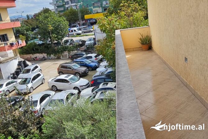 Shtepi me qera Shtepi Private ne Tirane, 3+1, Mobilimi Pjeserisht e mobiluar, Pagesa 58,000  Leke.