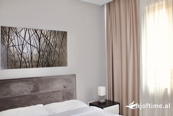 Shtepi ne shitje Apartament ne Tirane, 3+1, Mobilimi E mobiluar, Pagesa 360,000  Euro.