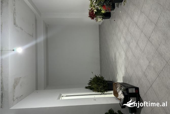 Ambient biznesi me qera 1+1 ne Tirane - 220 Euro