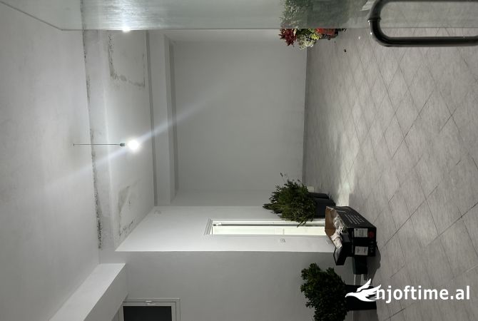 Ambient biznesi me qera 1+1 ne Tirane - 220 Euro