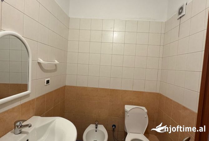 Shtepi me qera Apartament ne Tirane, 2+1, Mobilimi E mobiluar, Pagesa 45,000  Leke.