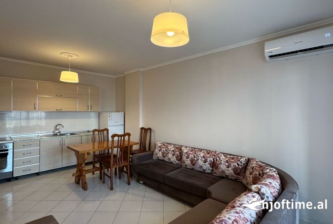 Shtepi me qera 2+1 ne Tirane - 45,000 Leke