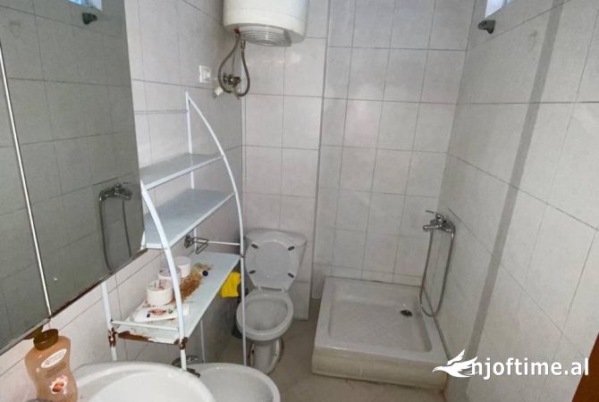 Shtepi me qera Apartament ne Tirane, 1+1, Mobilimi E mobiluar, Pagesa 400  Euro.