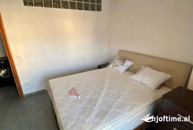 Shtepi me qera 1+1 ne Tirane - 400 Euro