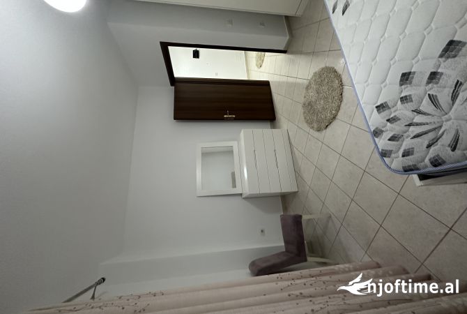 Shtepi me qera Apartament ne Tirane, 1+1, Mobilimi E mobiluar, Pagesa 400  Euro.