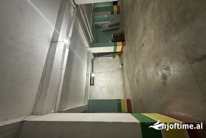 Ambient biznesi me qera 4+1 ne Tirane - 1,200 Euro