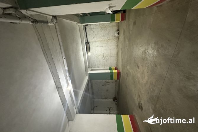 Ambient biznesi me qera 4+1 ne Tirane - 1,200 Euro