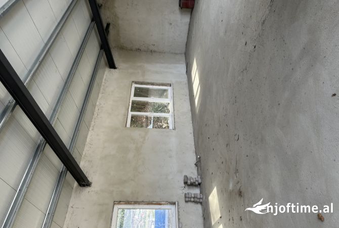 Ambient biznesi me qera 4+1 ne Tirane - 1,000 Euro
