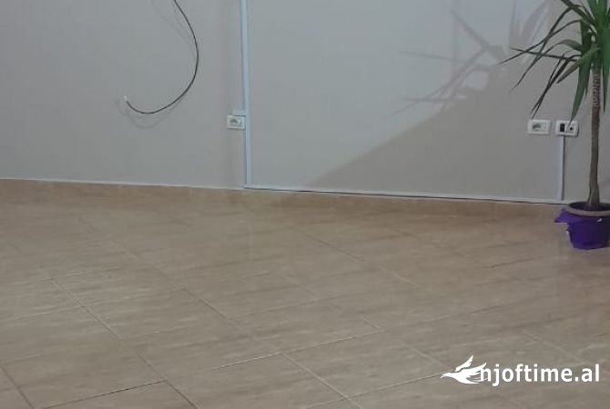 Jepet me qira ambient ne Astir.