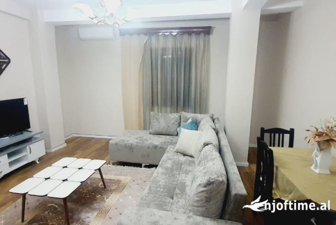 Shtepi me qera 2+1 ne Tirane - 800 Euro