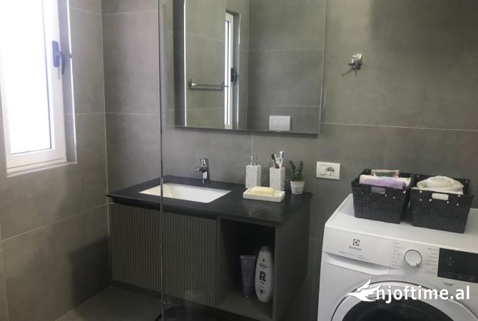 Shtepi me qera Apartament ne Tirane, 2+1, Mobilimi E mobiluar, Pagesa 650  Euro.