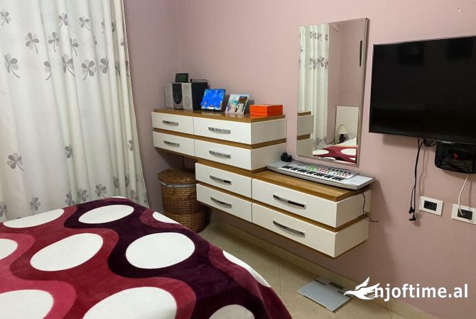 Shtepi me qera Apartament ne Tirane, 2+1, Mobilimi E mobiluar, Pagesa 400  Euro.