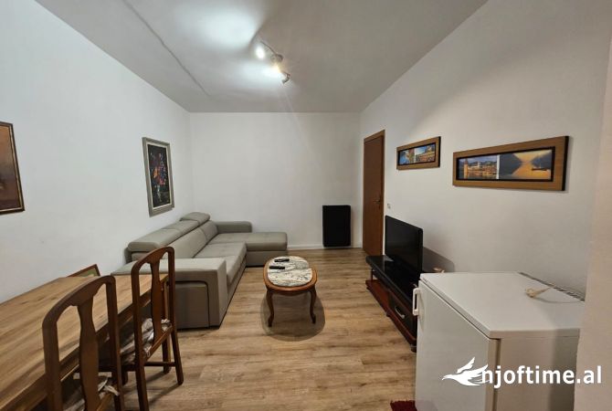 Shtepi me qera 1+1 ne Tirane - 450 Euro