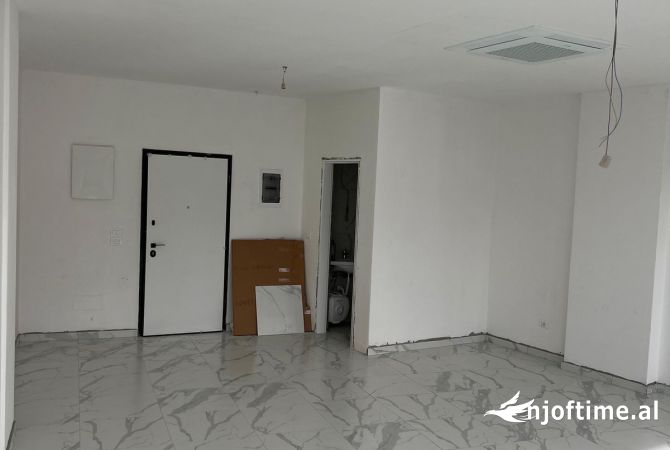 Ambient biznesi me qera 3+1 ne Tirane - 900 Euro
