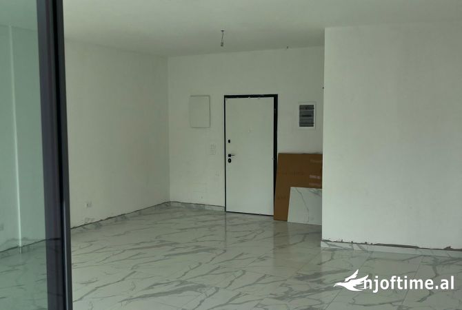 Ambient biznesi me qera 3+1 ne Tirane - 900 Euro