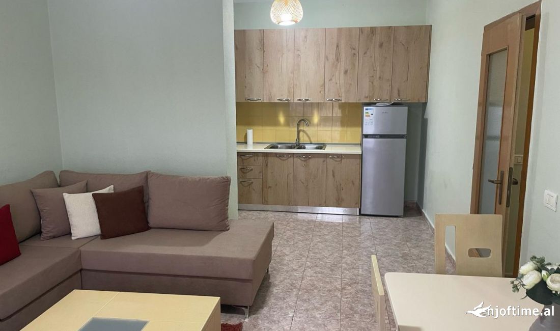 Shtepi me qera Apartament ne Tirane, 1+1, Mobilimi E mobiluar, Pagesa 400  Euro.