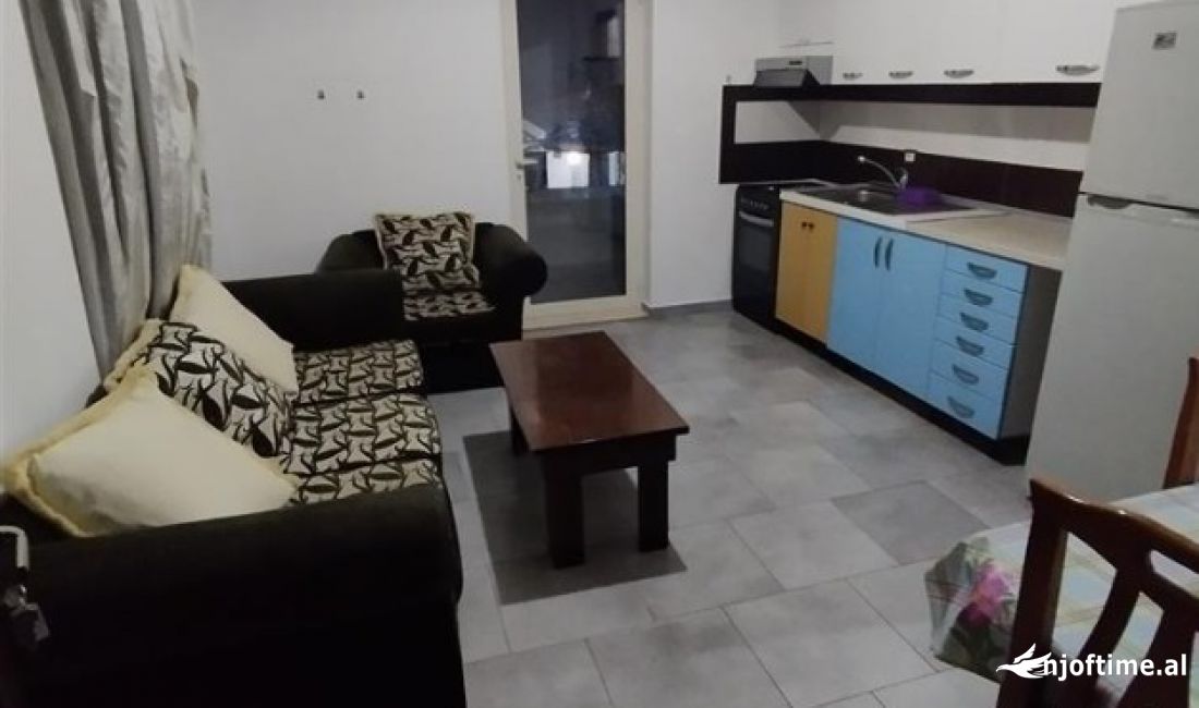 Shtepi me qera Apartament ne Tirane, 2+1, Mobilimi E mobiluar, Pagesa 350  Euro.