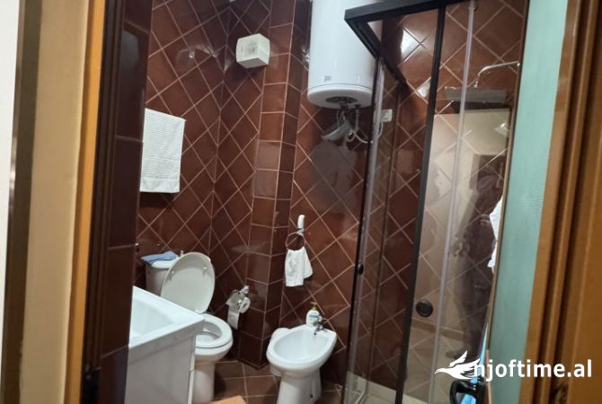 Shtepi ne shitje Apartament ne Tirane, 2+1, Mobilimi E mobiluar, Pagesa 164,000  Euro.