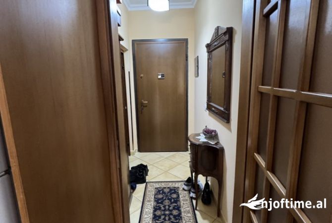 Shtepi ne shitje Apartament ne Tirane, 2+1, Mobilimi E mobiluar, Pagesa 164,000  Euro.