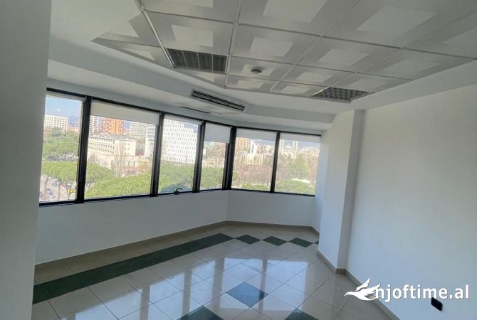 Ambient biznesi me qera 3+1 ne Tirane - 4,400 Euro