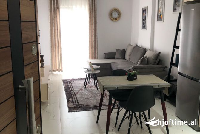 Shtepi me qera Apartament ne Tirane, 1+1, Mobilimi E mobiluar, Pagesa 400  Euro.