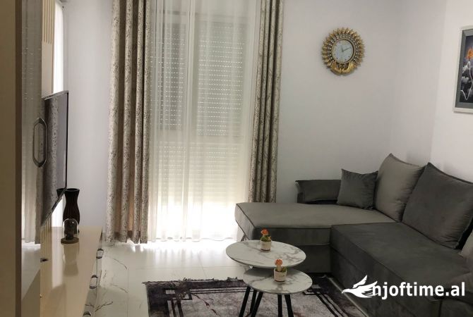 Shtepi me qera Apartament ne Tirane, 1+1, Mobilimi E mobiluar, Pagesa 400  Euro.
