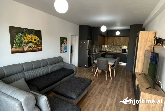 Shtepi me qera Apartament ne Tirane, 2+1, Mobilimi E mobiluar, Pagesa 800  Euro.