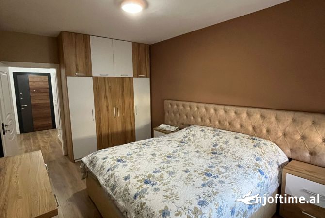 Shtepi me qera Apartament ne Tirane, 2+1, Mobilimi E mobiluar, Pagesa 800  Euro.