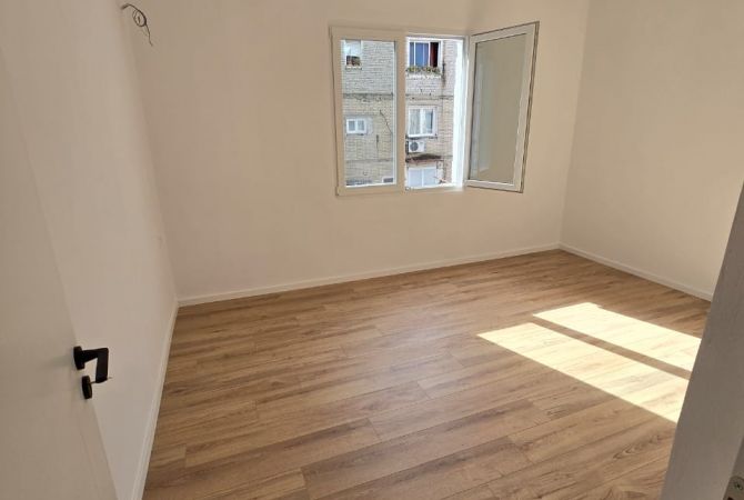 Ambient biznesi me qera 3+1 ne Tirane - 600 Euro