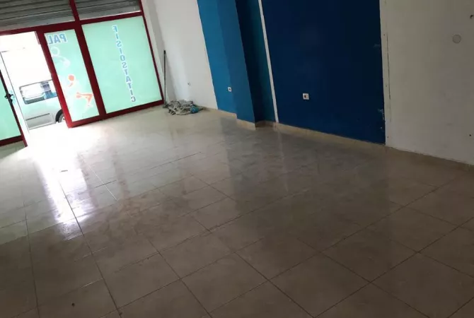 Ambiente Commerciale in Affitto 1+1 a Tirana - 300 Euro