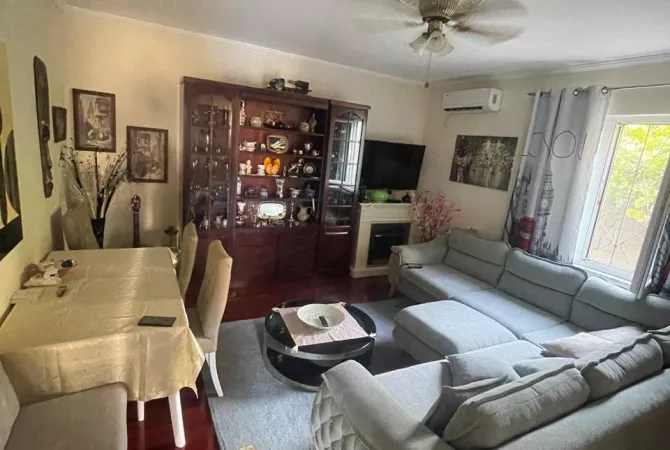 Shtepi me qera 2+1 ne Tirane - 400 Euro
