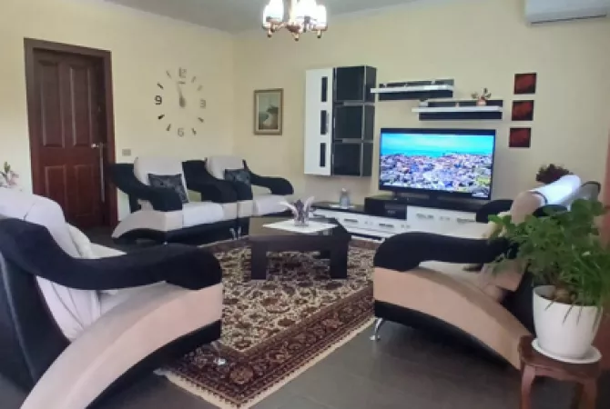 Shtepi me qera 2+1 ne Tirane - 550 Euro