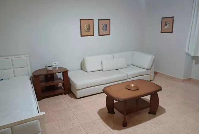 Shtepi me qera 2+1 ne Tirane - 650 Euro