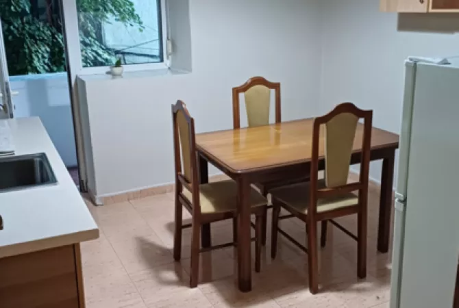 Shtepi me qera 2+1 ne Tirane - 650 Euro
