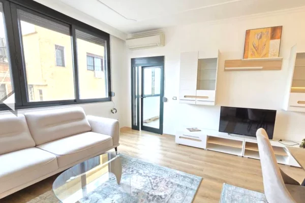 Shtepi me qera 3+1 ne Tirane - 1,150 Euro