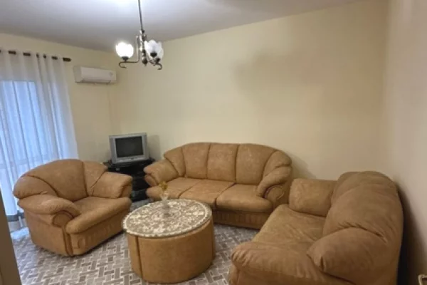 Shtepi me qera 4+1 ne Tirane - 550 Euro