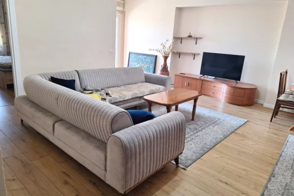 Shtepi me qera 1+1 ne Tirane - 450 Euro