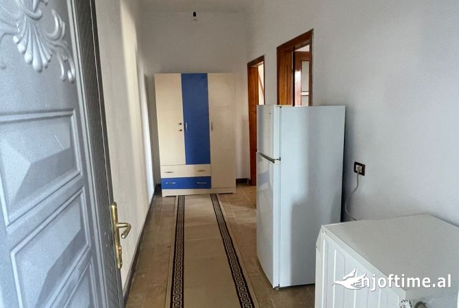 Shtepi me qera Shtepi Private ne Tirane, 1+1, Mobilimi E mobiluar, Pagesa 200  Euro.