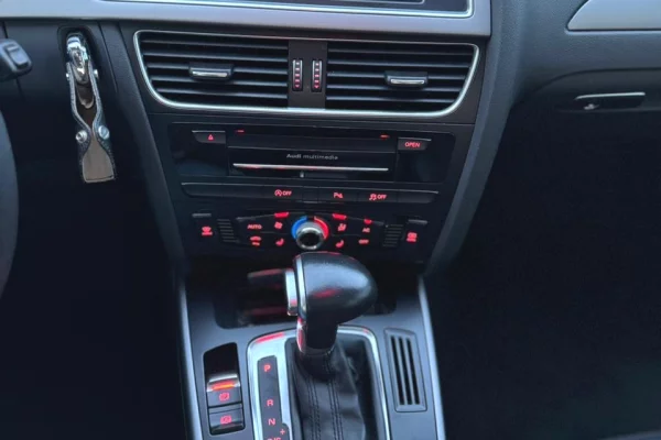 Makina ne shitje ne Tirane, Audi, 2013 Diesel,Kambio Automatik Pagesa 7,900  Euro.