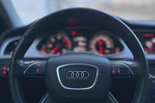 Makina ne shitje ne Tirane, Audi, 2013 Diesel,Kambio Automatik Pagesa 7,900  Euro.