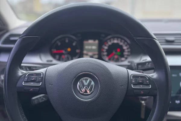 Makina ne shitje ne Tirane, Volkswagen, 2012 Diesel,Kambio Automatik Pagesa 7,700  Euro.