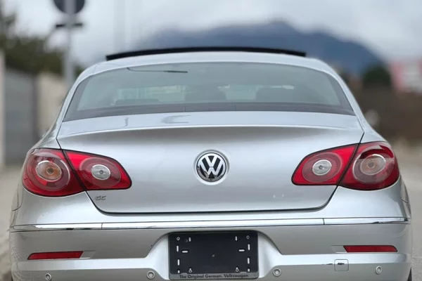 Makina ne shitje ne Tirane, Volkswagen, 2010 Diesel,Kambio Automatik Pagesa 6,500  Euro.