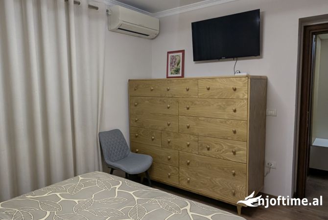 Shtepi ne shitje Apartament ne Tirane, 1+1, Mobilimi E mobiluar, Pagesa 150,000  Euro.