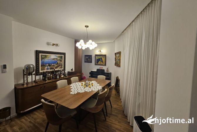 Shtepi ne shitje Apartament ne Tirane, 1+1, Mobilimi E mobiluar, Pagesa 130,000  Euro.