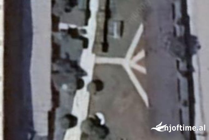 Ambient biznesi me qera 2+1 ne Tirane - 1,400 Euro