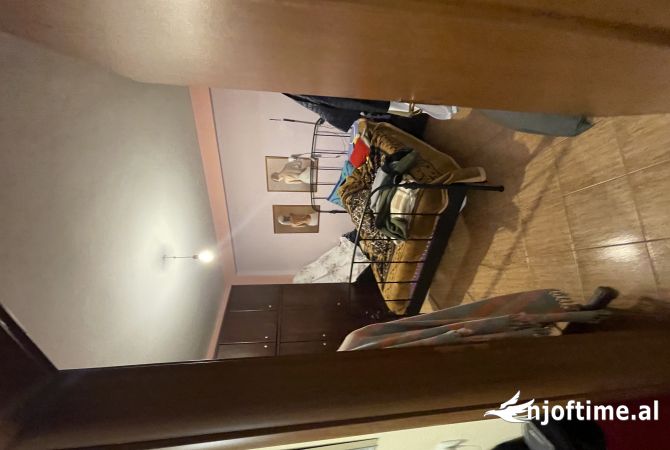 Shtepi ne shitje Apartament ne Tirane, 1+1, Mobilimi E mobiluar, Pagesa 62,000  Euro.