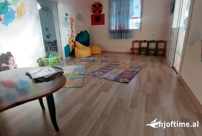 Ambient biznesi me qera 3+1 ne Tirane - 450 Euro