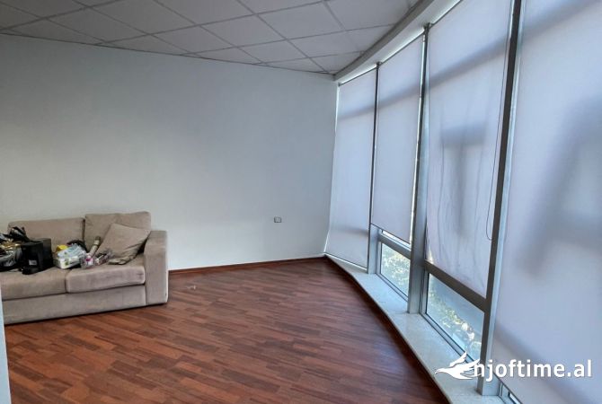 Ambient biznesi ne shitje 1+1 ne Tirane - 105,000 Euro