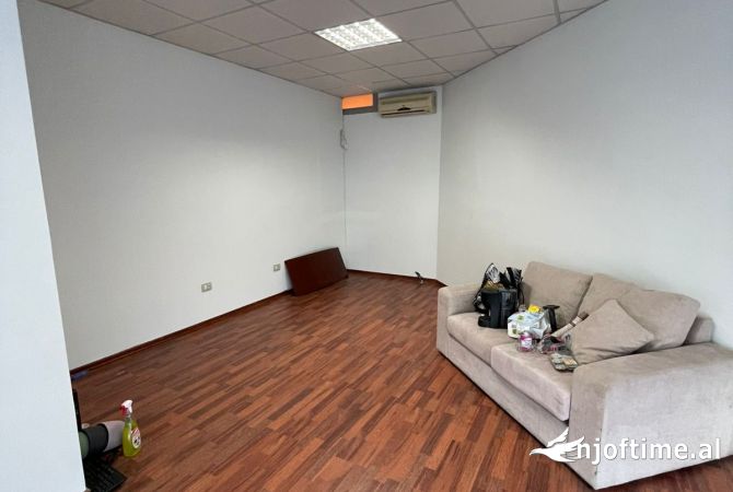 Ambient biznesi ne shitje 1+1 ne Tirane - 105,000 Euro